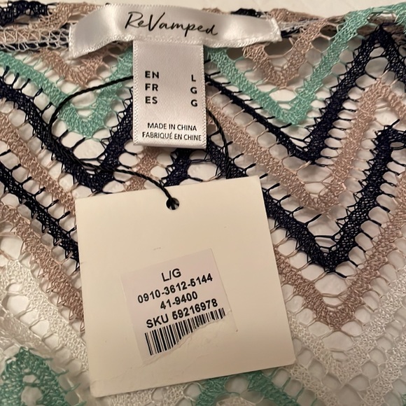 🎃 $19 🎃 Revamped Large crocheted look, long chevron light/airy Cover Up.  NWT - Picture 3 of 7